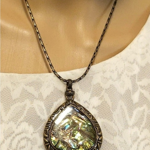 VTG RARE unique Abalone Antique Gold Tone Doublesided Pendant With Birds - Picture 4 of 6